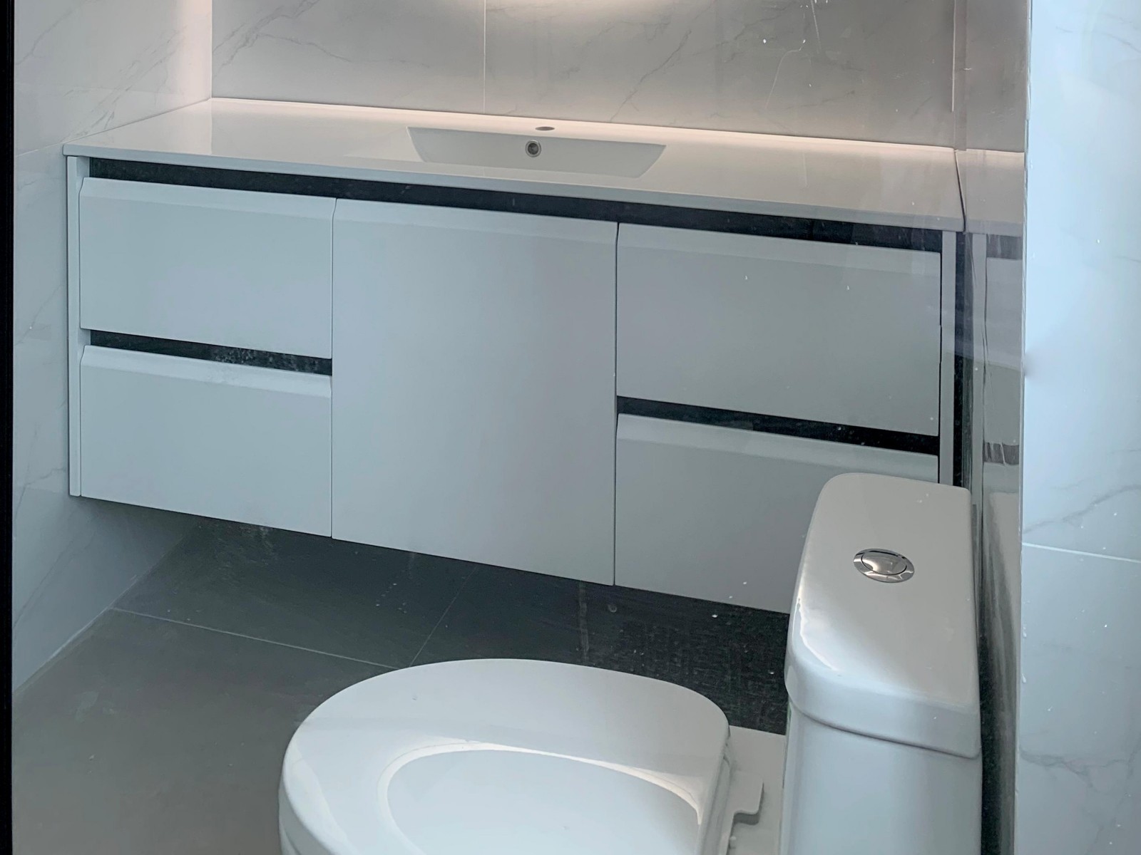 Warm Textures & Natural Grains: The Soul of Mid-Century Vanities