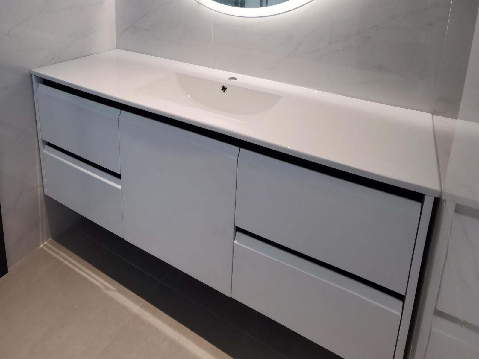 Effortless Elegance: Maximizing Space with Minimalist Bathroom Solutions