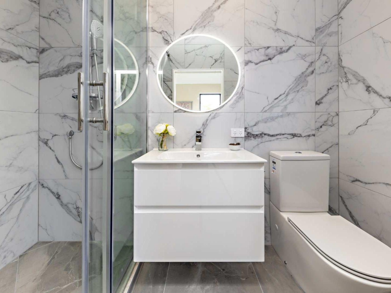 Hardware Quality: Determine the Service Life of Mirror Cabinets